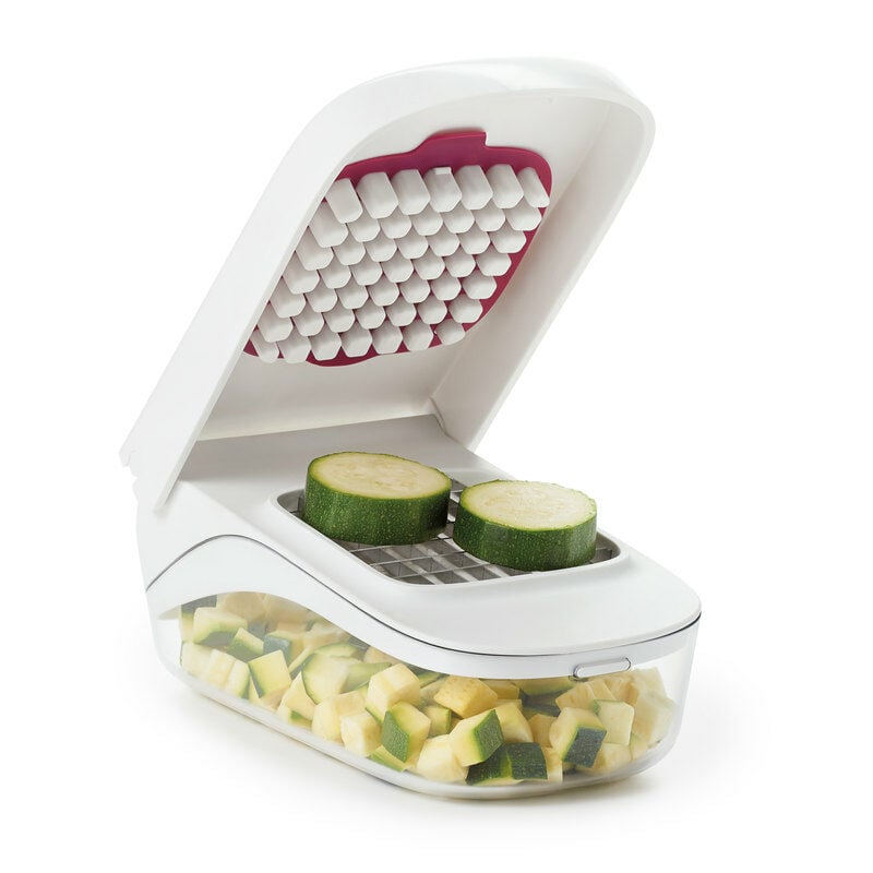 vegetable-chopper-with-easy-pour-opening-j3 onion_5.jpg