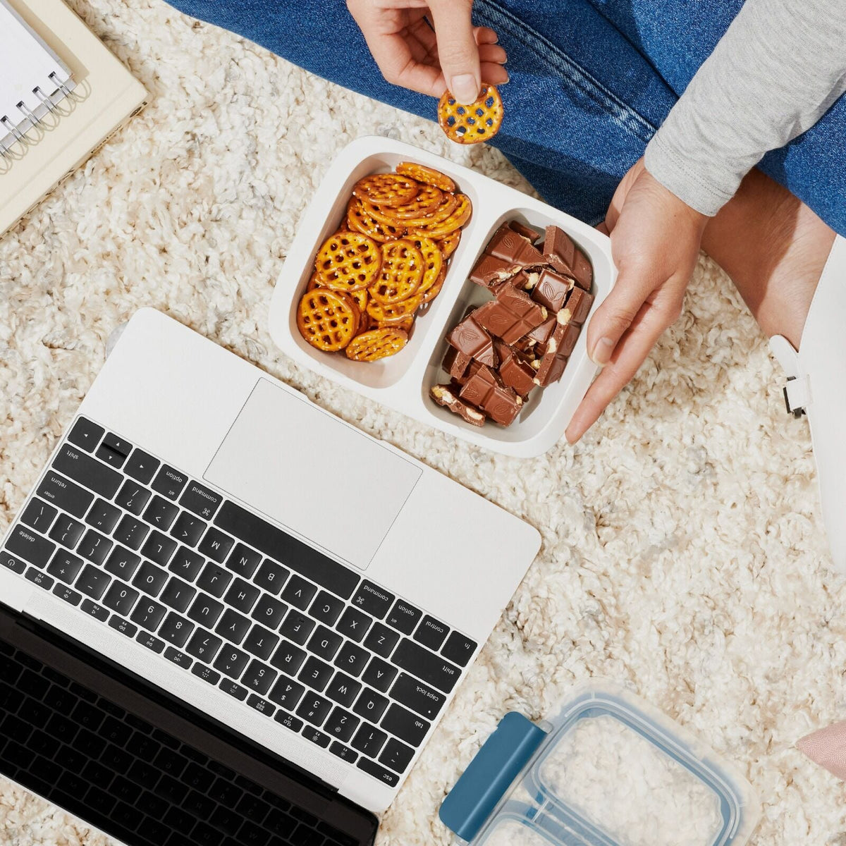 prep-and-go-2-cup-divided-container-i0 oxo_prepgo_2cup-divided-container_apdp_pdp_04_1_.jpeg