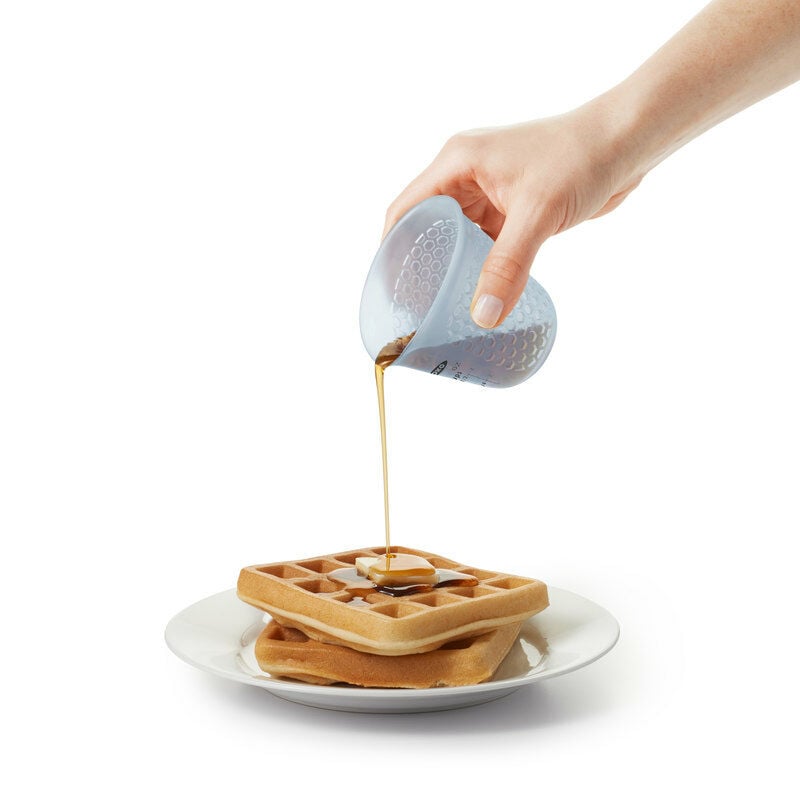 mini-squeeze-and-pour-silicone-measuring-cup-x4 t_63__1.jpg