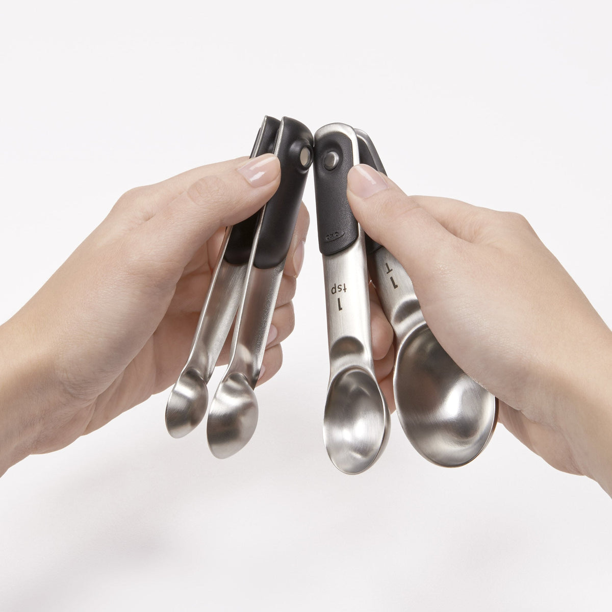 stainless-steel-measuring-spoons-j0 11132100_4_oxogoodgrips_stainlesssteelmeasuringspoons.jpg