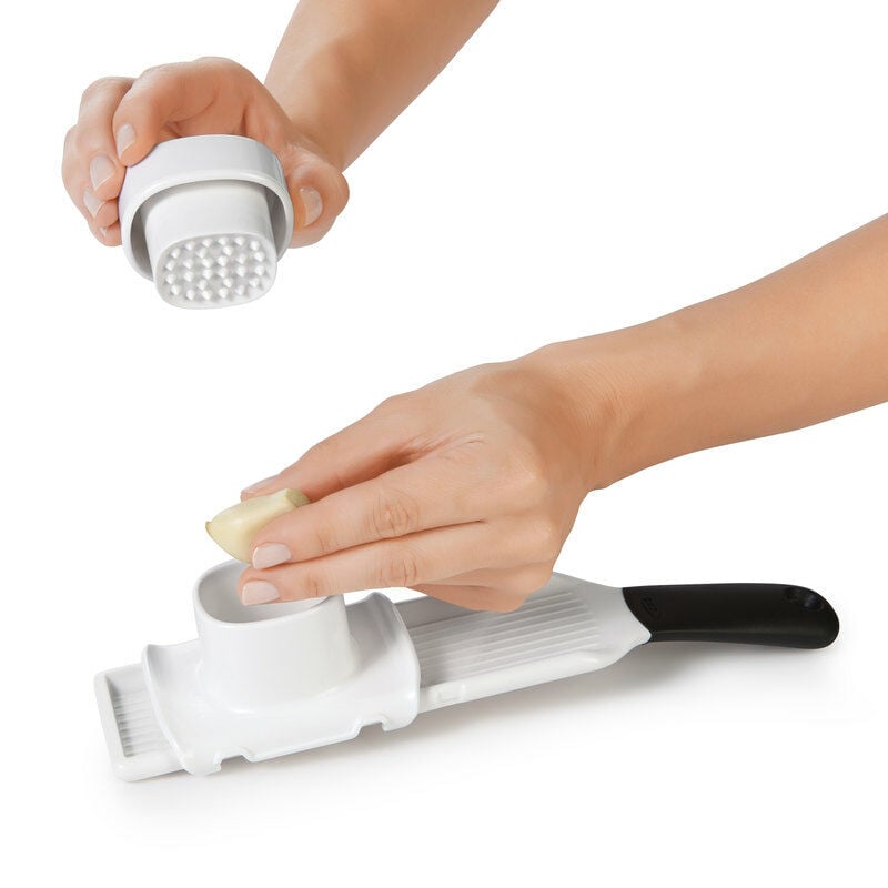 oxo-good-grips-garlic-slicer-m7 111786003.jpg