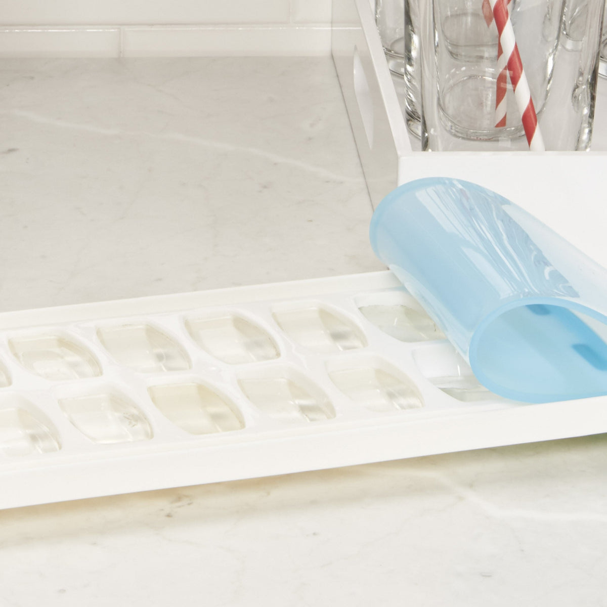 no-spill-ice-cube-tray-e6 1132080_9_no-spill_ice_cube_tray.jpg