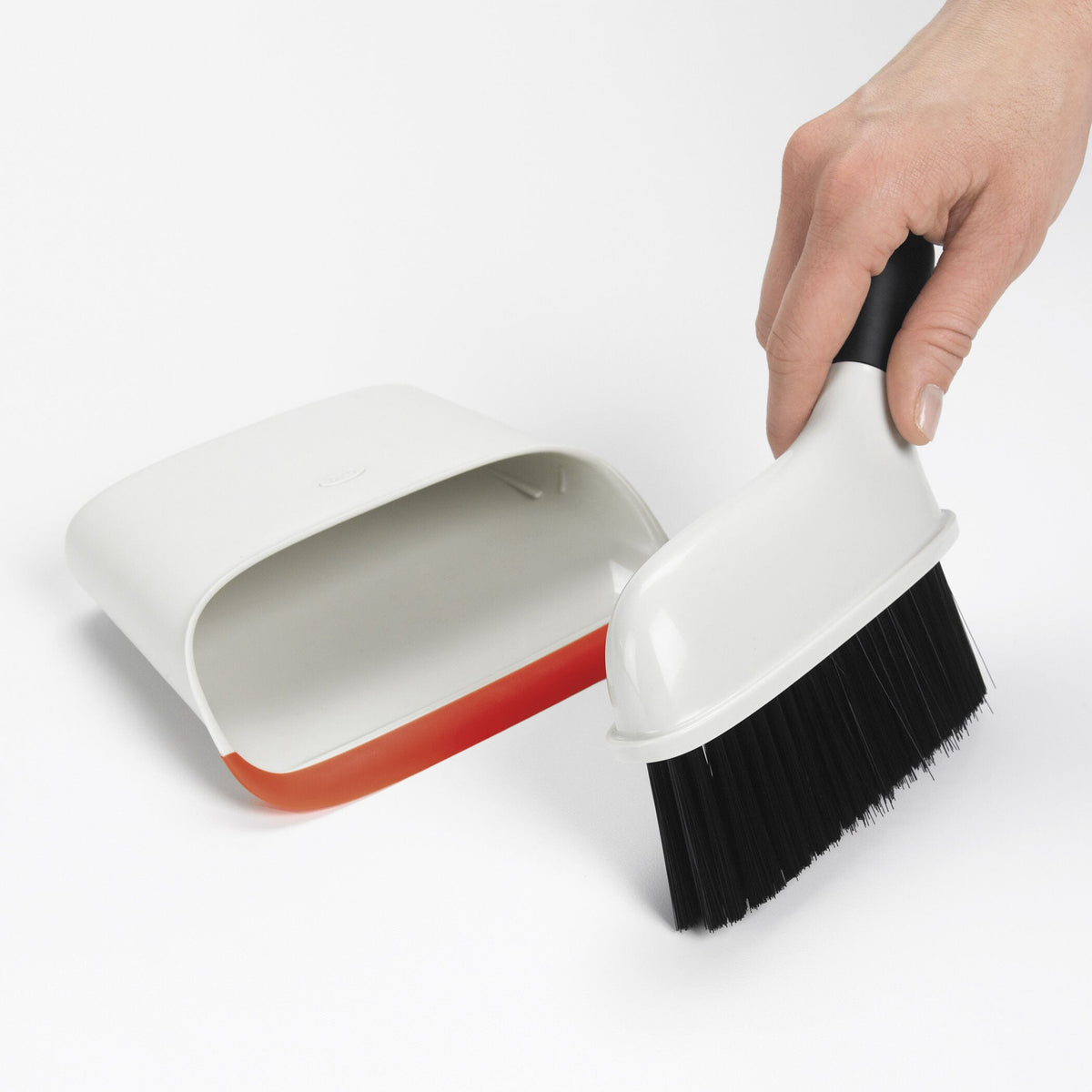 compact-dustpan-and-brush-set-i3 1334280_3_compact_dustpan_brush_set.jpg