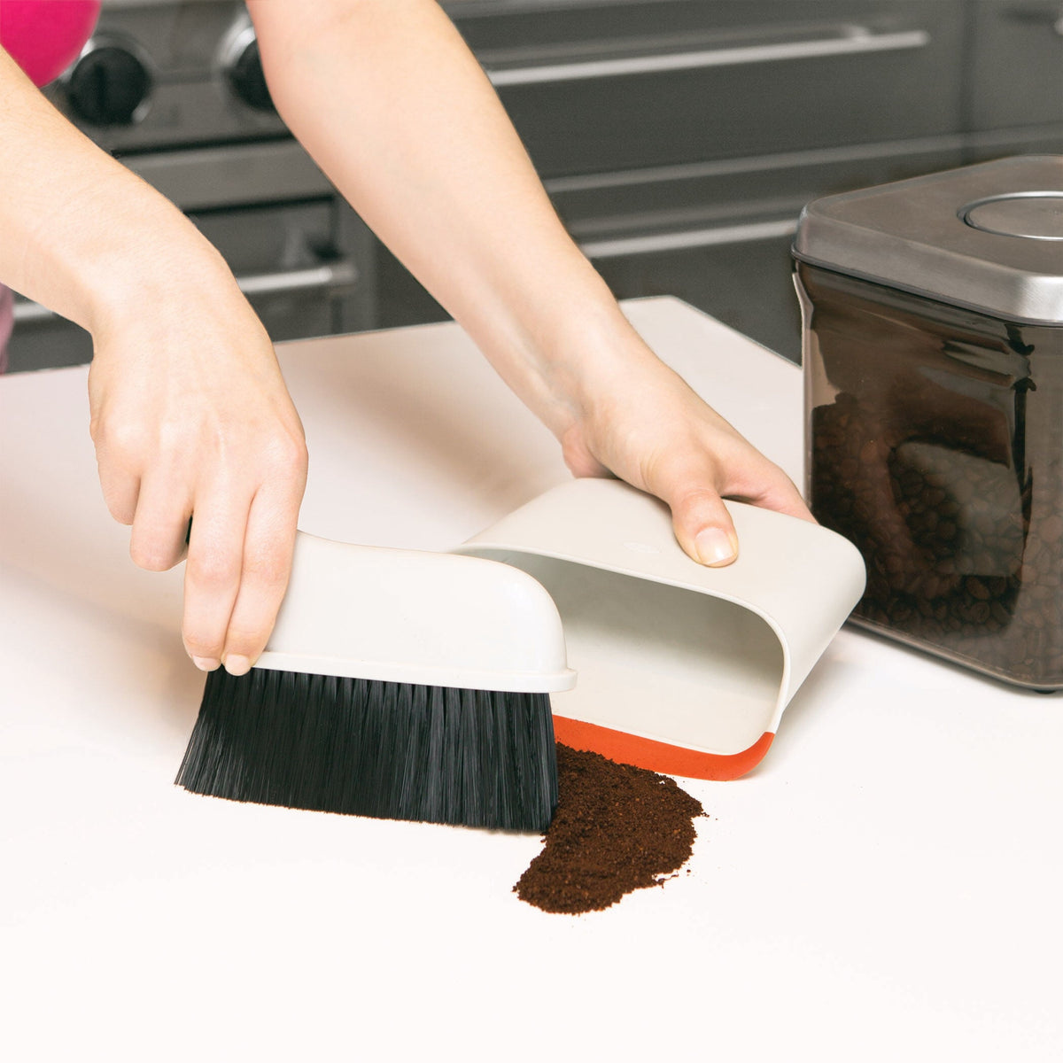 compact-dustpan-and-brush-set-i3 1334280_8_compact_dustpan_brush_set.jpg