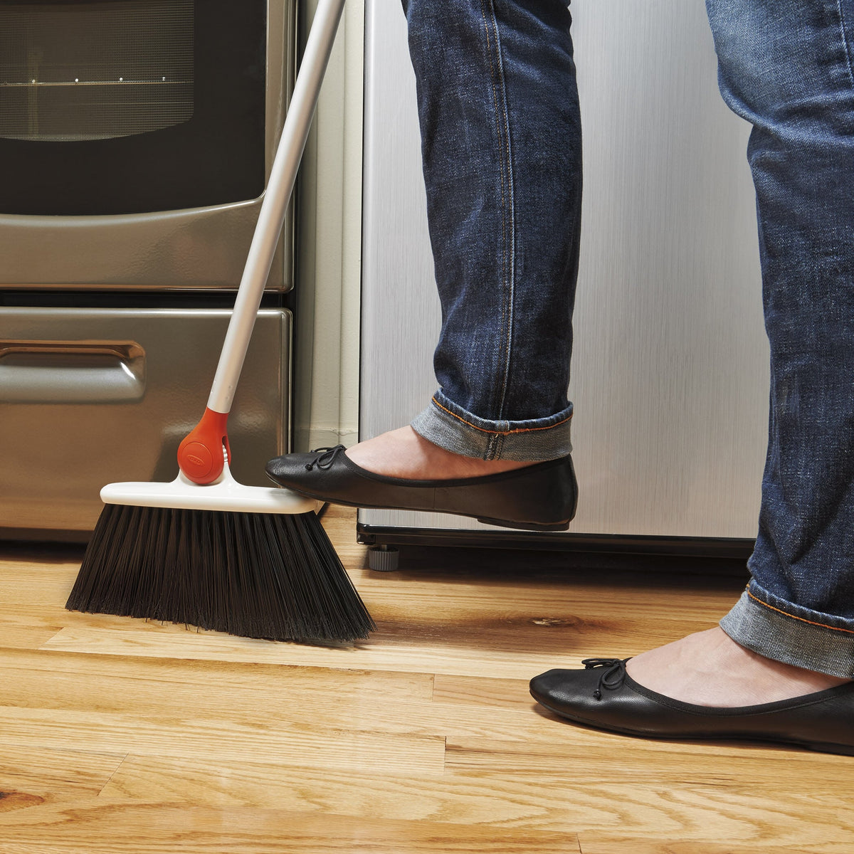 any-angle-broom-i4 1336580_6_any-angle_broom.jpg