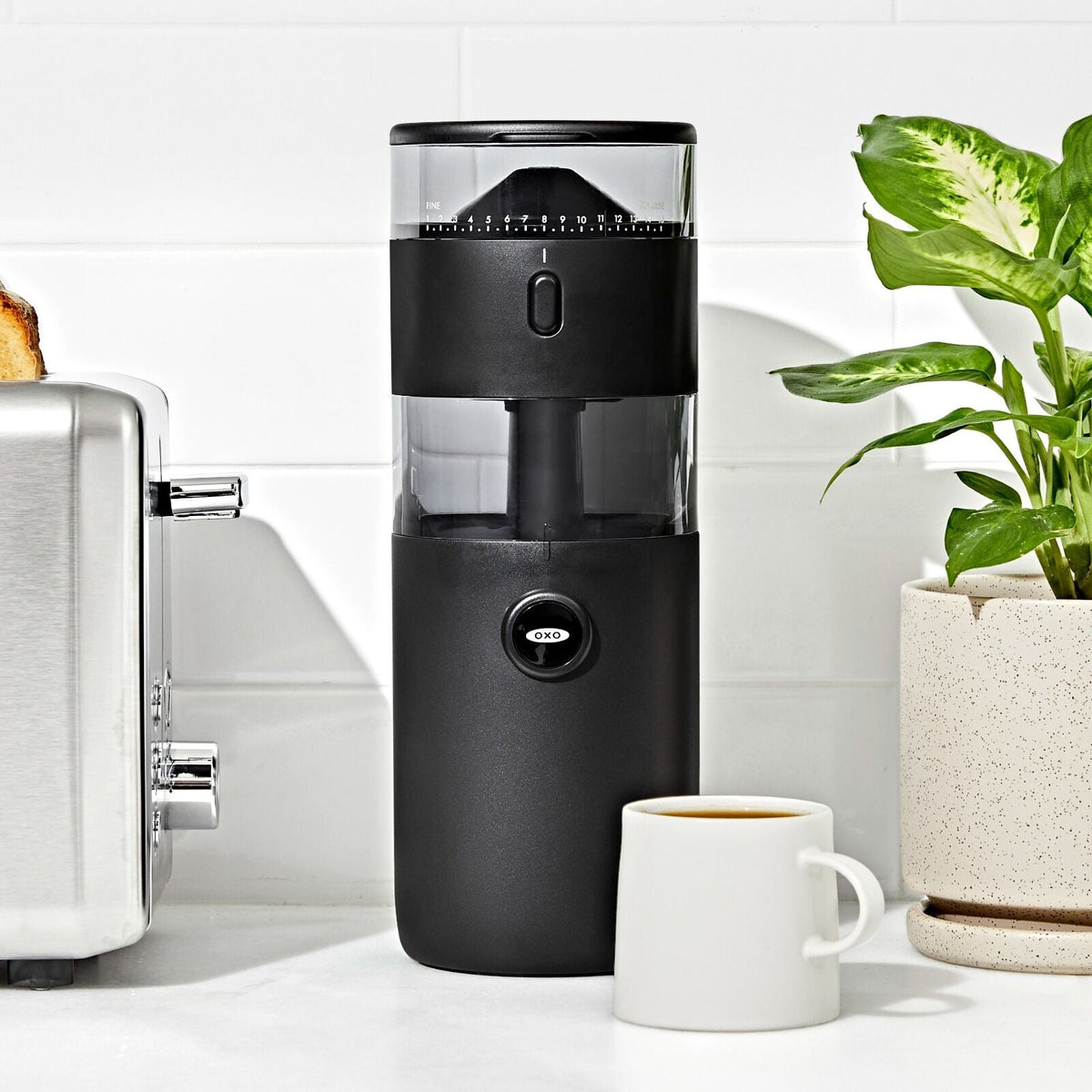 compact-conical-burr-coffee-grinder-s9 brew_8720800_compactgrinder_pdp_07.jpg