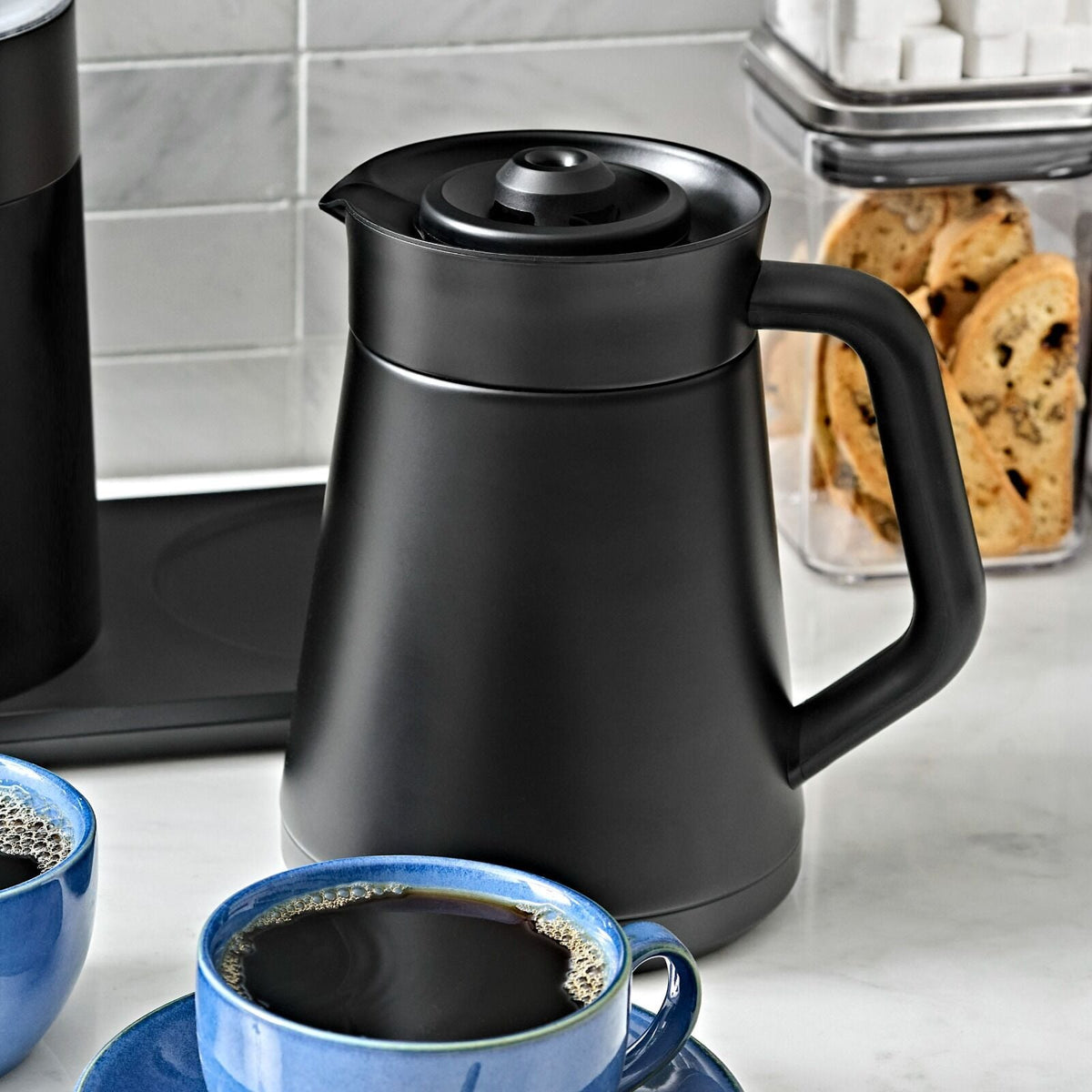 replacement-carafe-for-9-cup-coffee-maker-matte-black-x3 brew_8725100_9-cup-coffee-maker-black-carafe_pdp_02_1_.jpeg