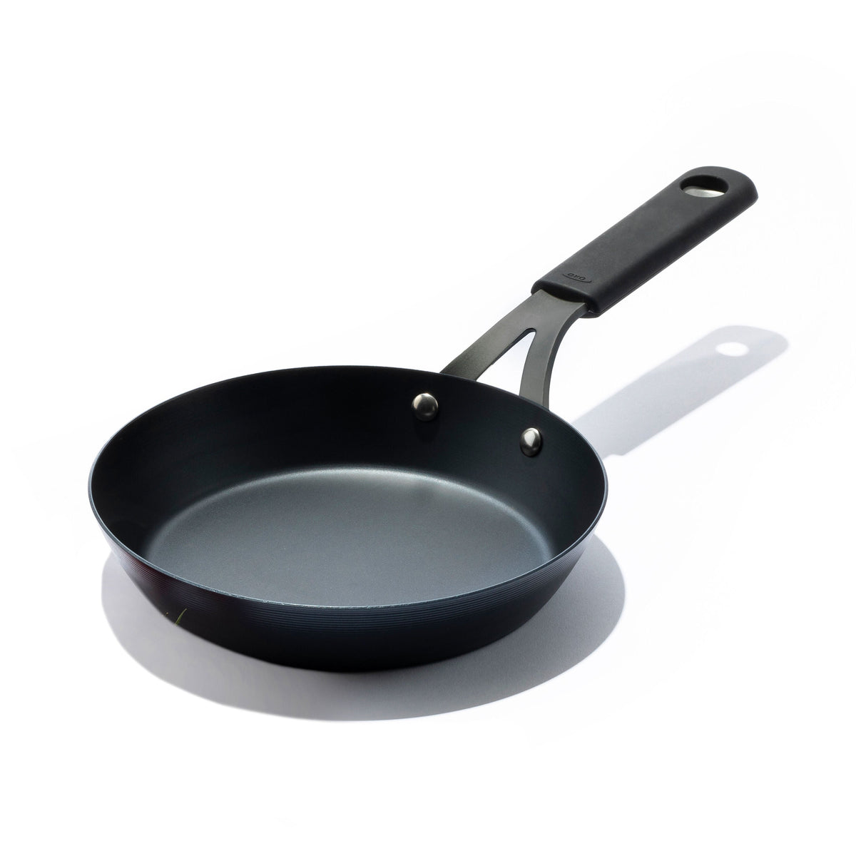 carbon-steel-obsidian-series-8-inch-frypan-with-silicone-sleeve-j0 cc005099-001-1.jpg
