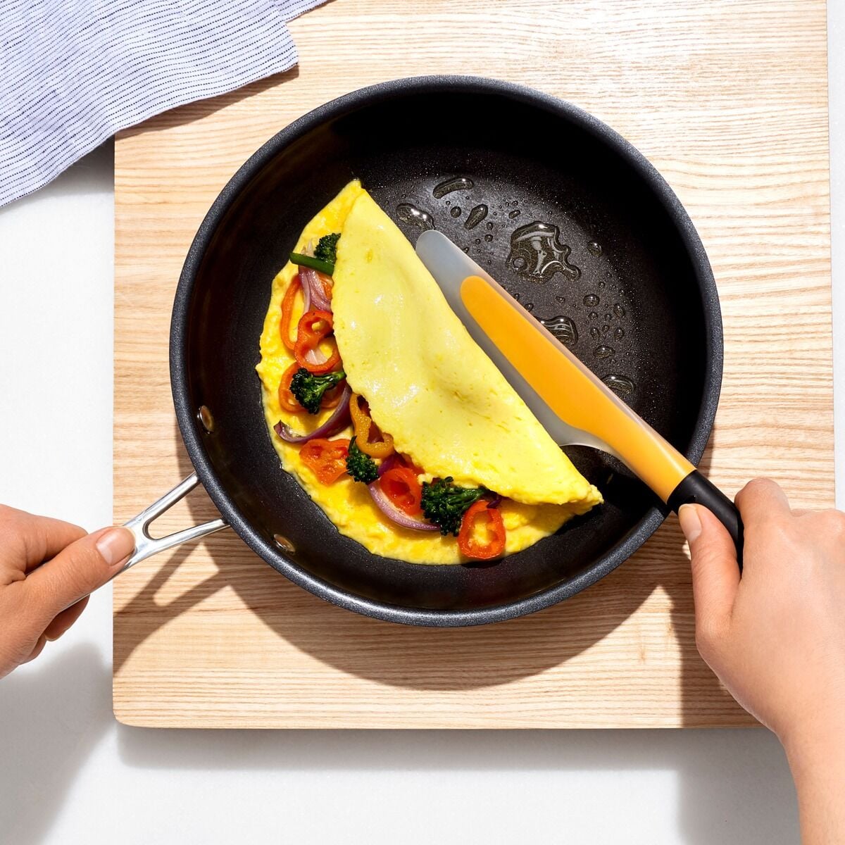small-flip-and-fold-omelet-turner-h3 gg_11140800_4.jpg