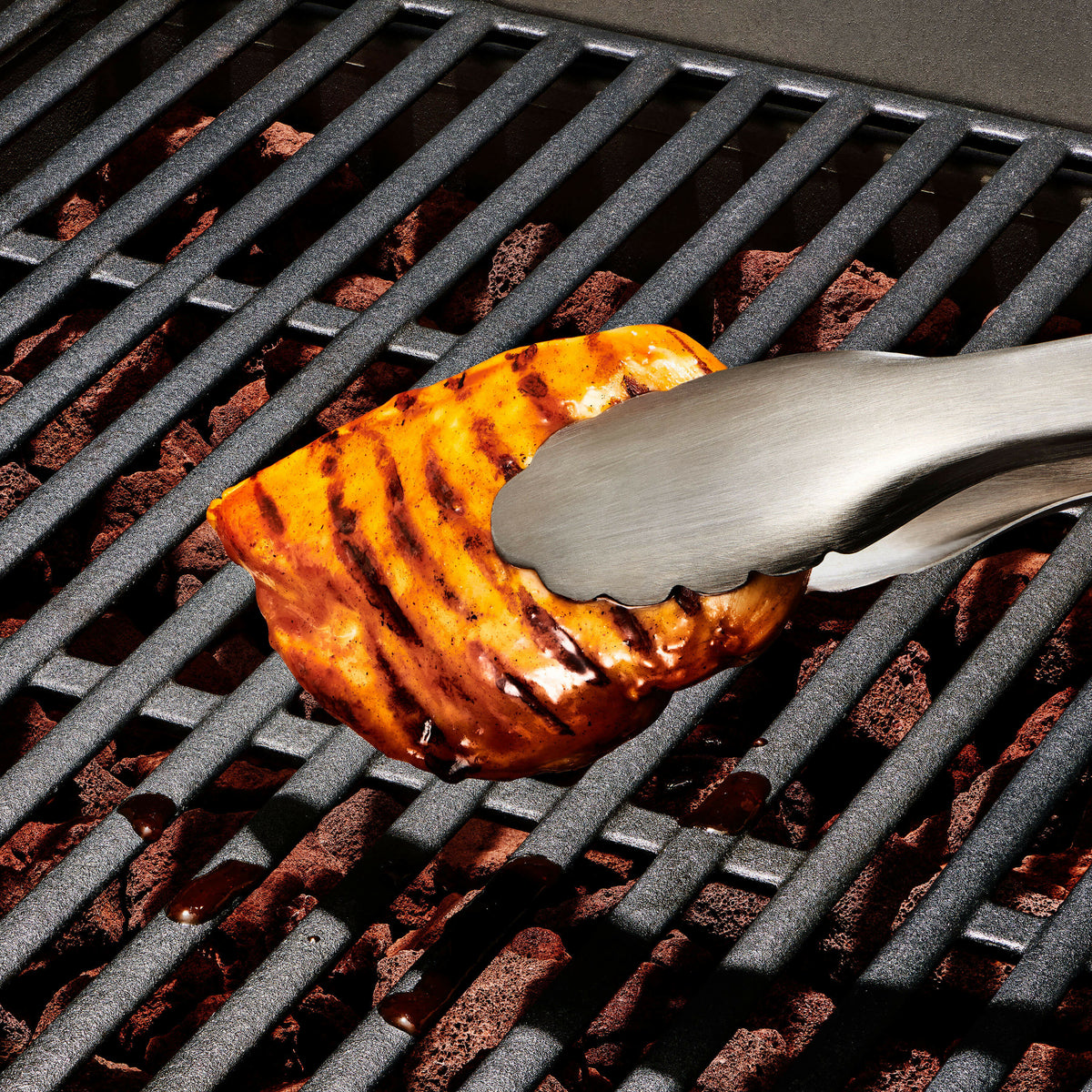 grilling-tongs-with-built-in-bottle-opener-q2 gg_11309000_052020_16_rgb_1_.jpg