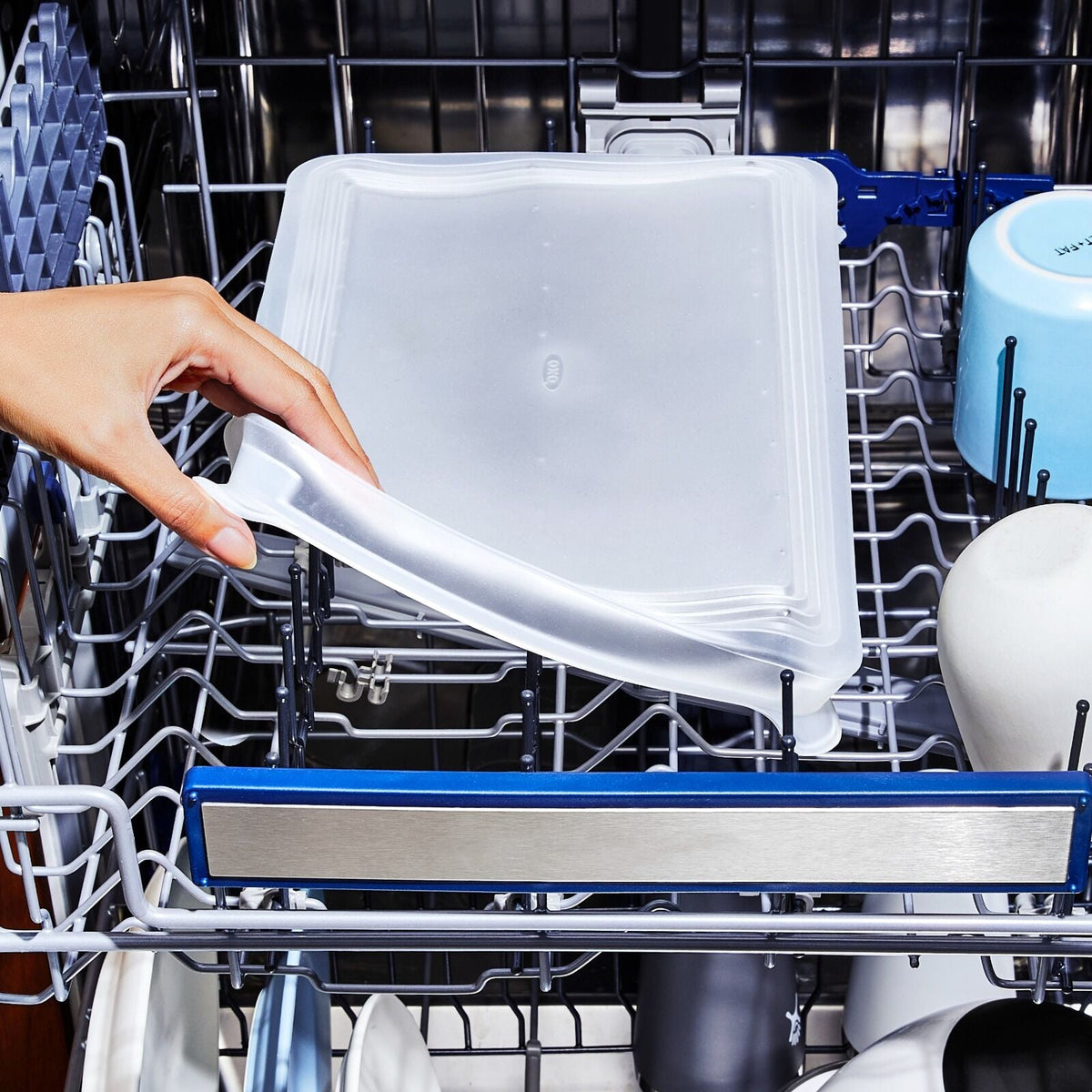 silicone-bakeware-lid-9in-x-13-in-m4 gg_11360400_siliconebakewarelid9x13_pdp_04.jpg