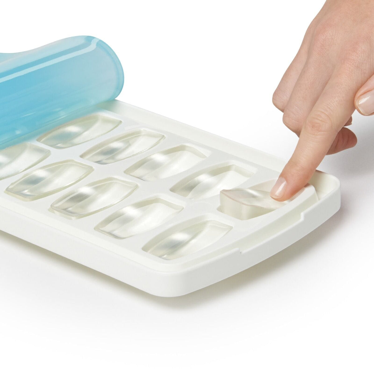 no-spill-ice-cube-tray-2-pack-e5 gg_11362000_nospillicecubetray2pk_pdp_04.jpg