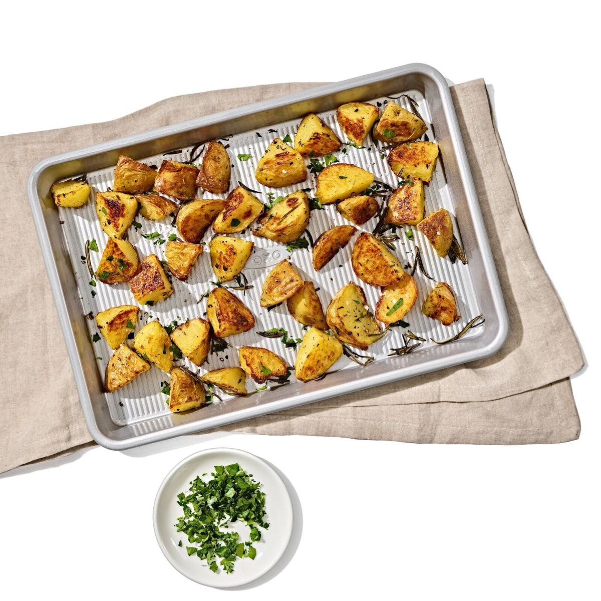 non-stick-pro-clear-coated-quarter-sheet-pan-d9 gg_11434900_quarter-sheet-pan_pdp_01.jpeg