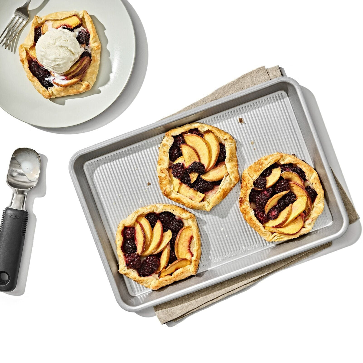 non-stick-pro-clear-coated-jelly-roll-pan-h5 gg_11435000_jelly-roll-pan_pdp_03_1_.jpeg