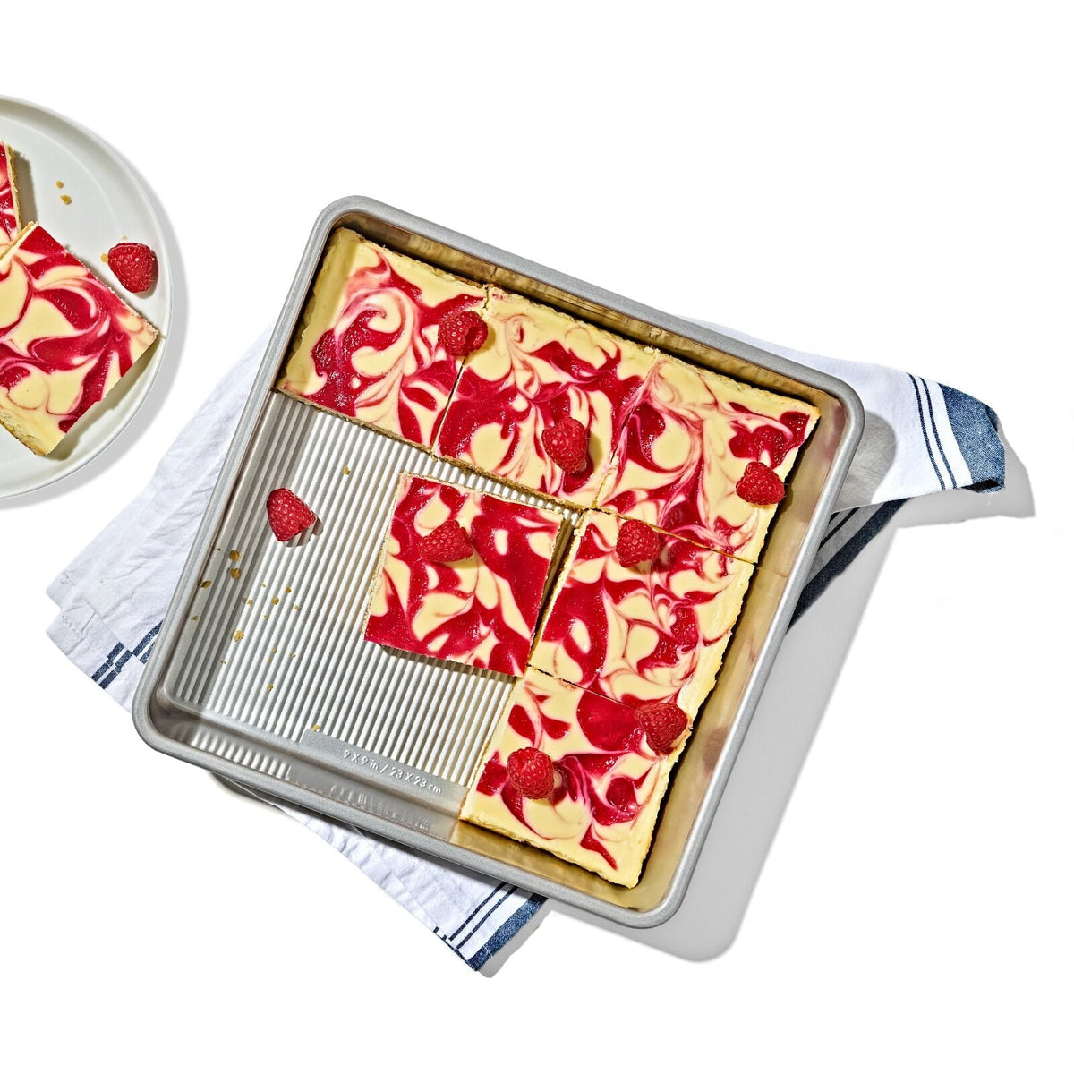 nonstick-pro-clear-coated-9in-square-cake-pan-a6 gg_11435200_9in-square-cake-pan_pdp_01.jpeg