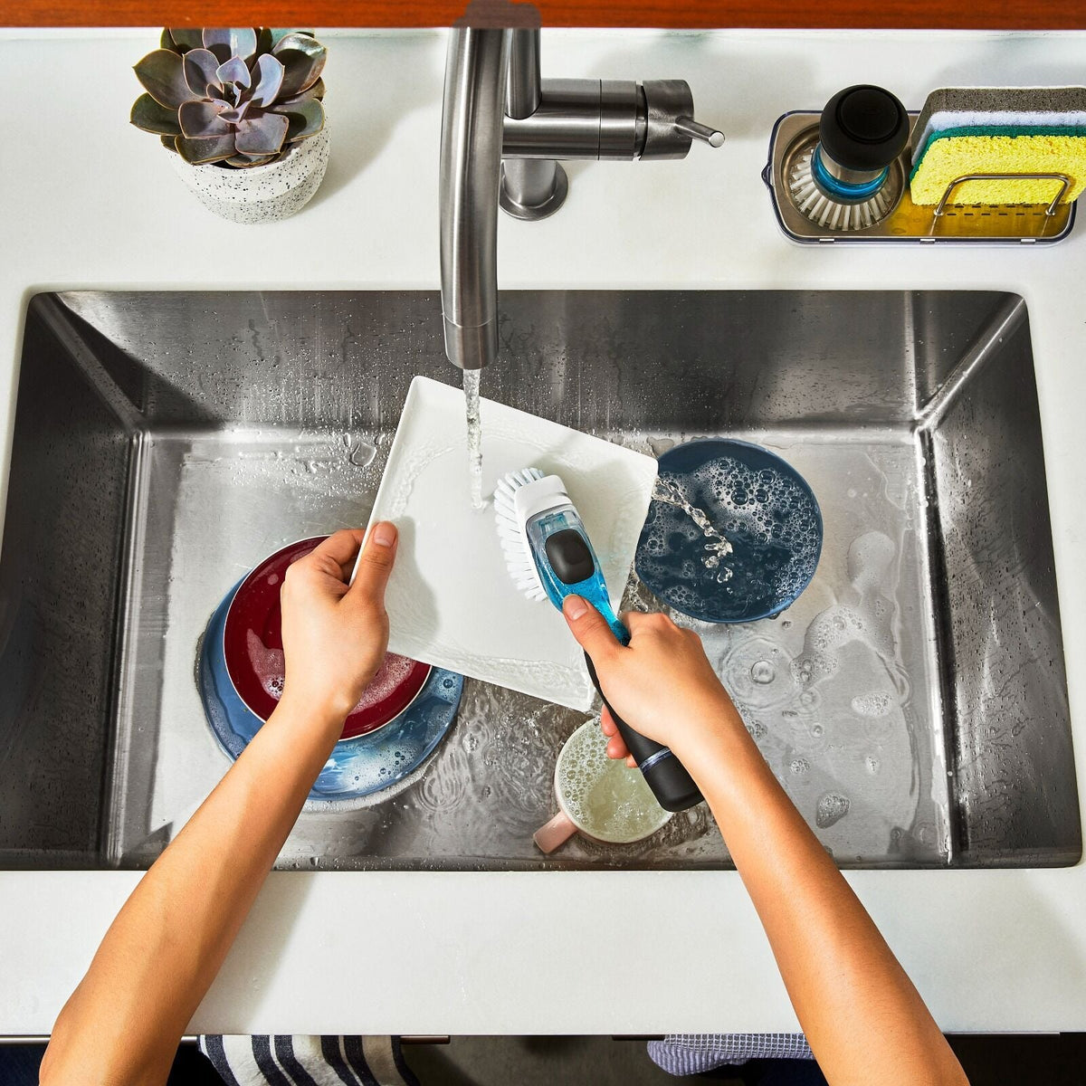 soap-dispensing-dish-brush-j6 gg_12361700_soapdispdishbrush_11_rgb.jpg