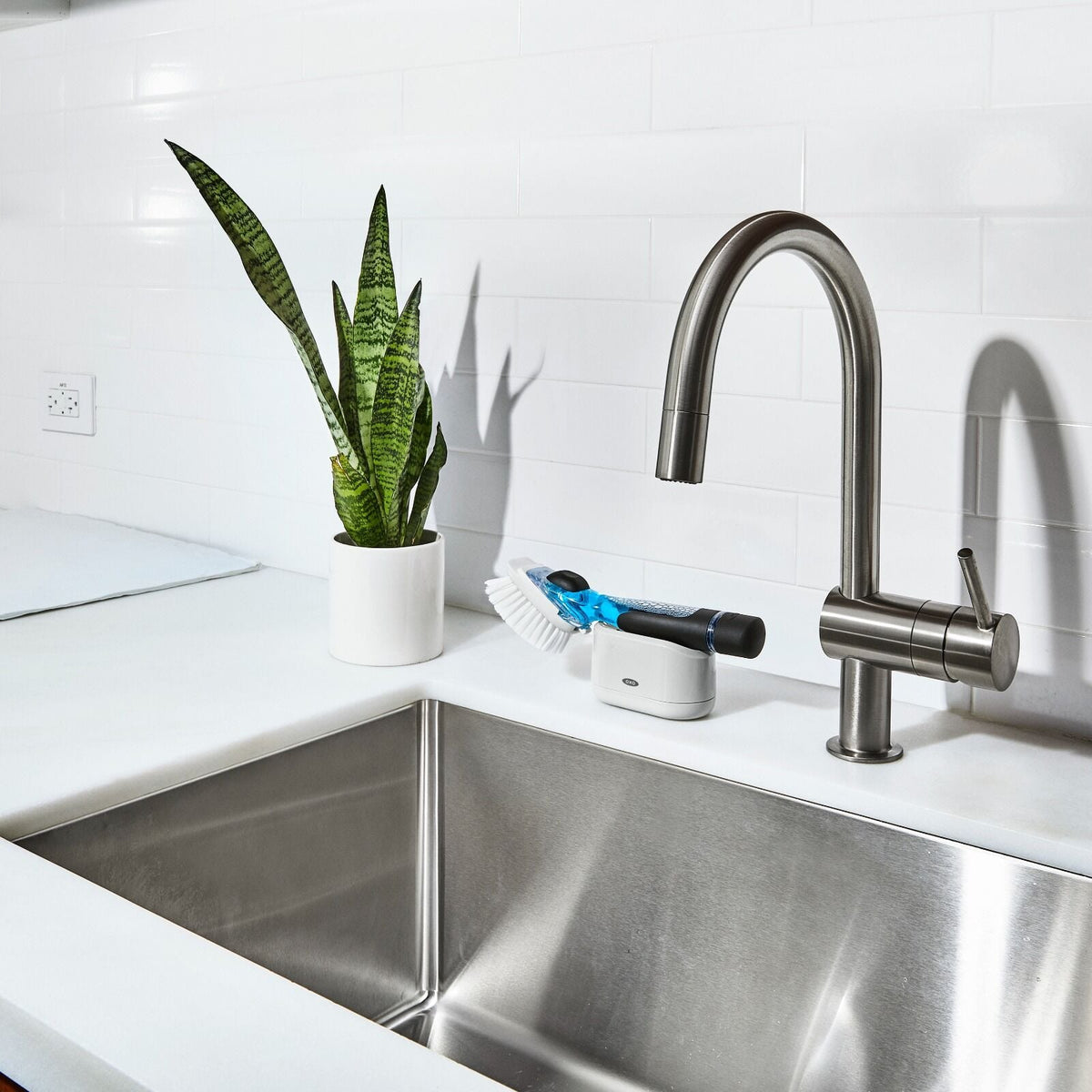 soap-dispensing-dish-brush-storage-set-l7 gg_12361800_dishbrushstorageset_40_rgb.jpg