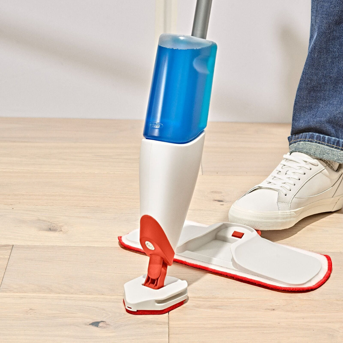 microfiber-spray-mop-r6 gg_12422900_spray-mop_pdp_05.jpeg
