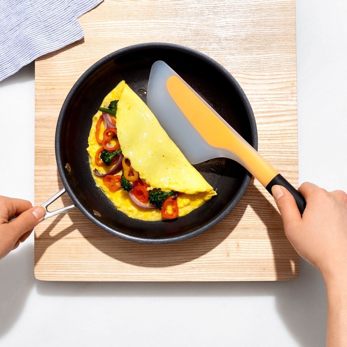 flip-and-fold-omelet-turner-p8 gg_1255680_4.jpg
