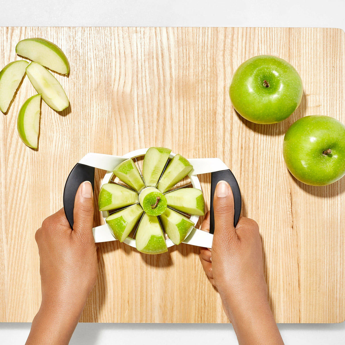 apple-divider-p0 gg_32681_4b_1_.jpg