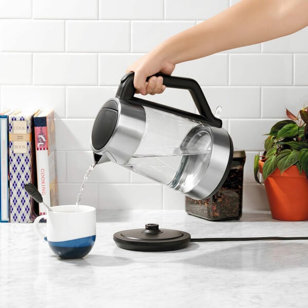 cordless-glass-electric-kettle-q7 lifestyle1.jpg
