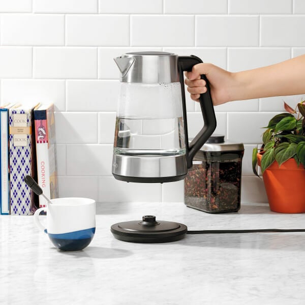 cordless-glass-electric-kettle-q7 lifestyle2.jpg