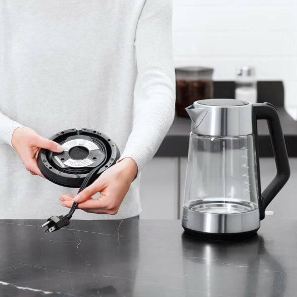 cordless-glass-electric-kettle-q7 lifestyle3.jpg