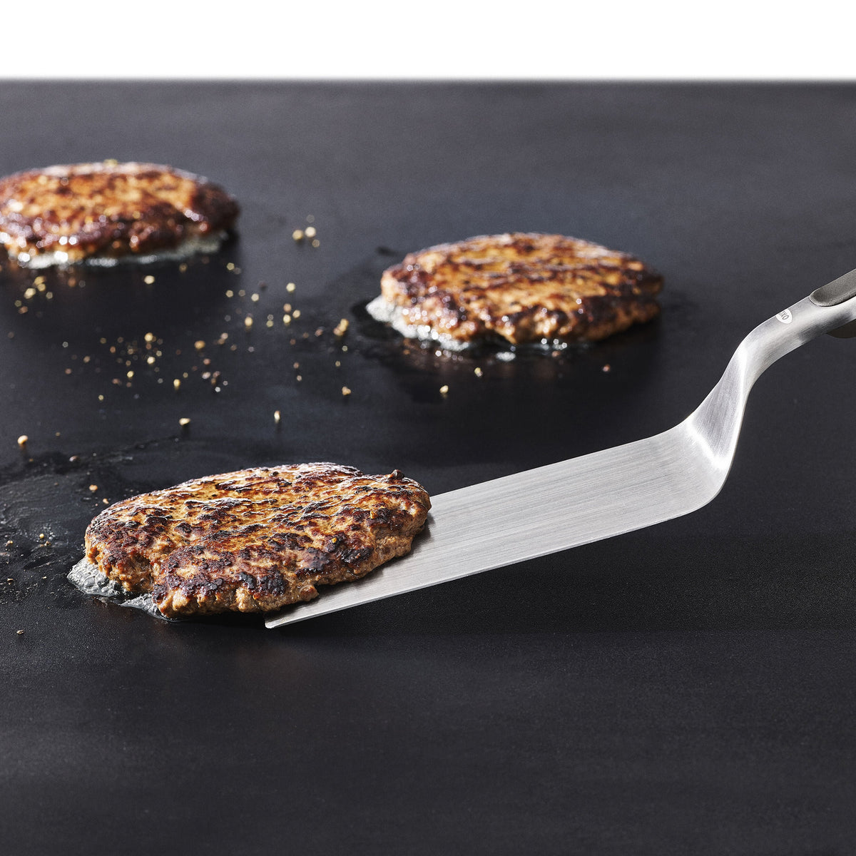 oxo-outdoor-griddle-turner-v9 od_9108400_071921_34_rgb.jpg