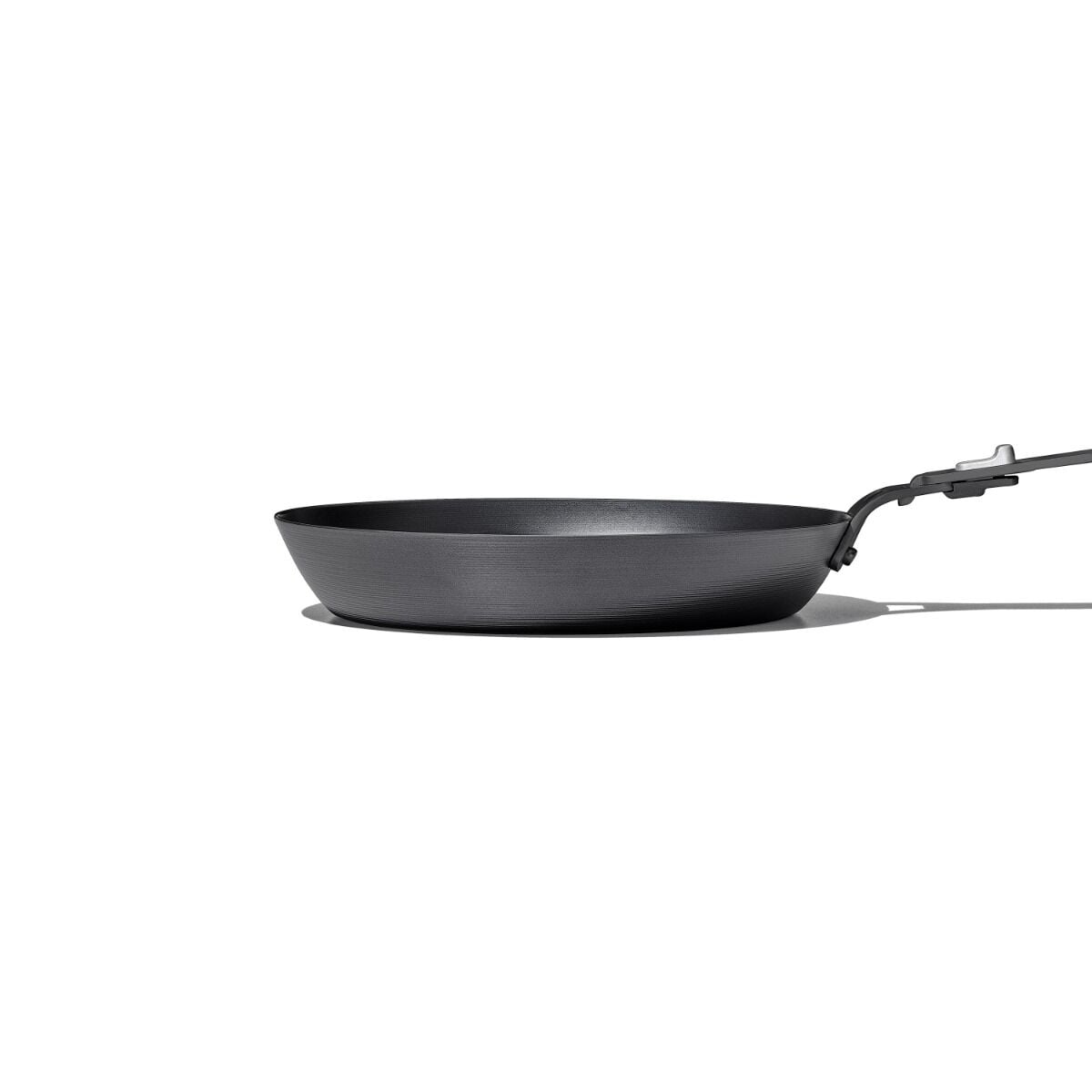 carbon-steel-with-removable-handle-10in-pan-o4 od__2059640001__10incarbonsteelpan_70_rgb.jpg