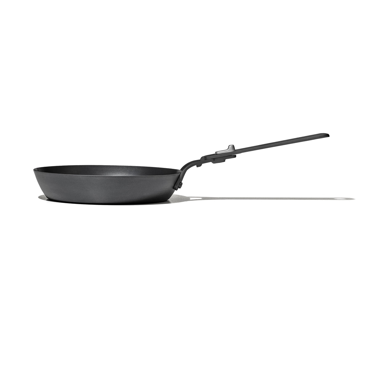 carbon-steel-with-removable-handle-8in-pan-j3 od__2059660001__8incarbonsteelpan_77_rgb.jpg
