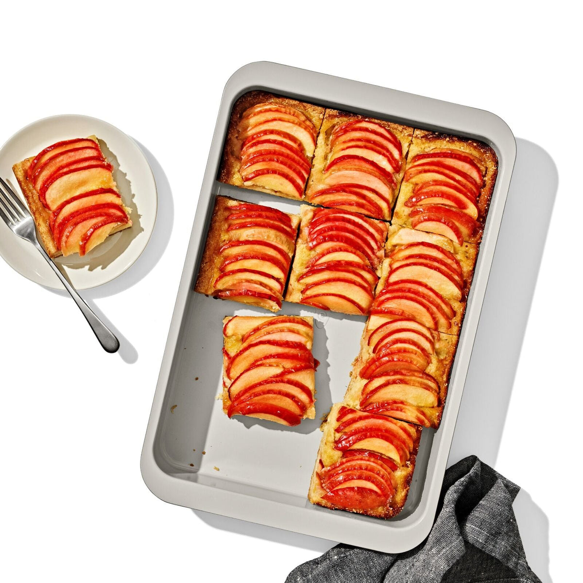 non-stick-pro-ceramic-coated-metal-bakeware-9-x-13-cake-pan-j8 oxo_9x13-cake-pan_pdp_01_1.jpg