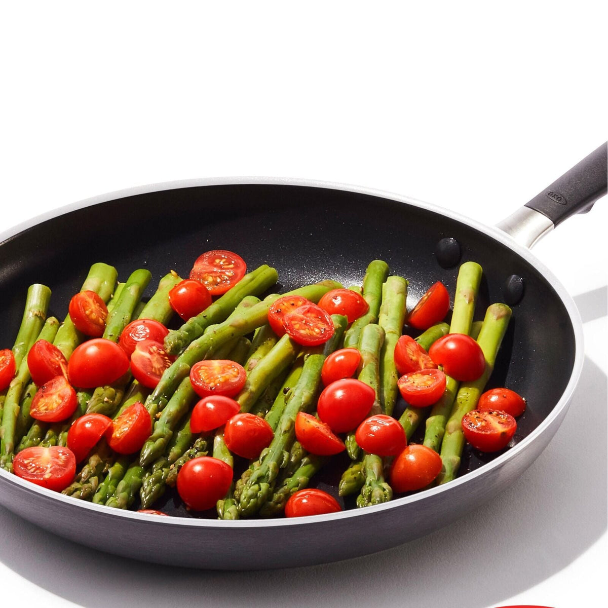 non-stick-pro-every-day-12-inch-frypan-with-lid-w3 oxo_cc010471-001_nonstick-everyday-12in-fry-pan-w-lid_pdp_03.jpg