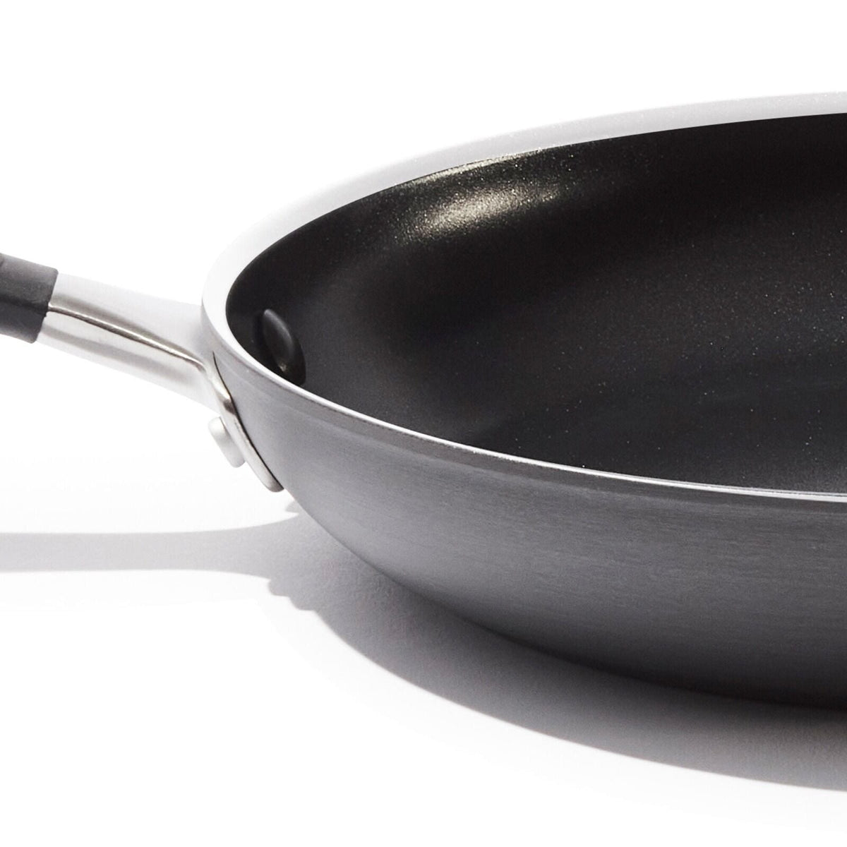 non-stick-pro-every-day-12-inch-frypan-with-lid-w3 oxo_cc010471-001_nonstick-everyday-12in-fry-pan-w-lid_pdp_06.jpg