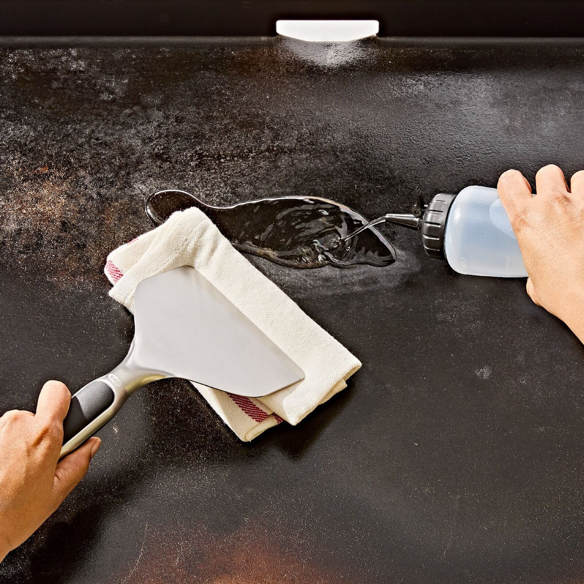 griddle-scraper-c7 oxo_griddle-scraper_pdp_01.jpeg