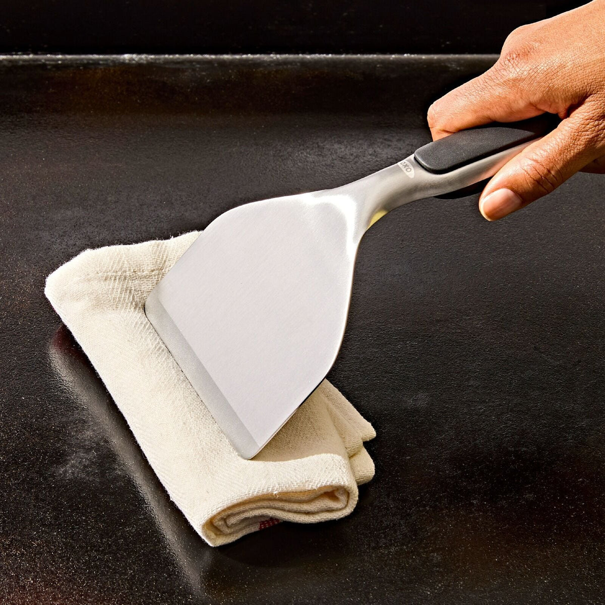 griddle-scraper-c7 oxo_griddle-scraper_pdp_04.jpeg