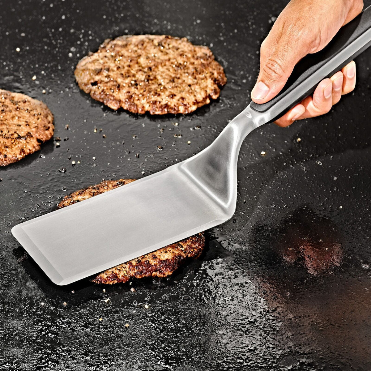 oxo-outdoor-large-griddle-turner-m6 oxo_griddle-turner_pdp_01_1.jpeg