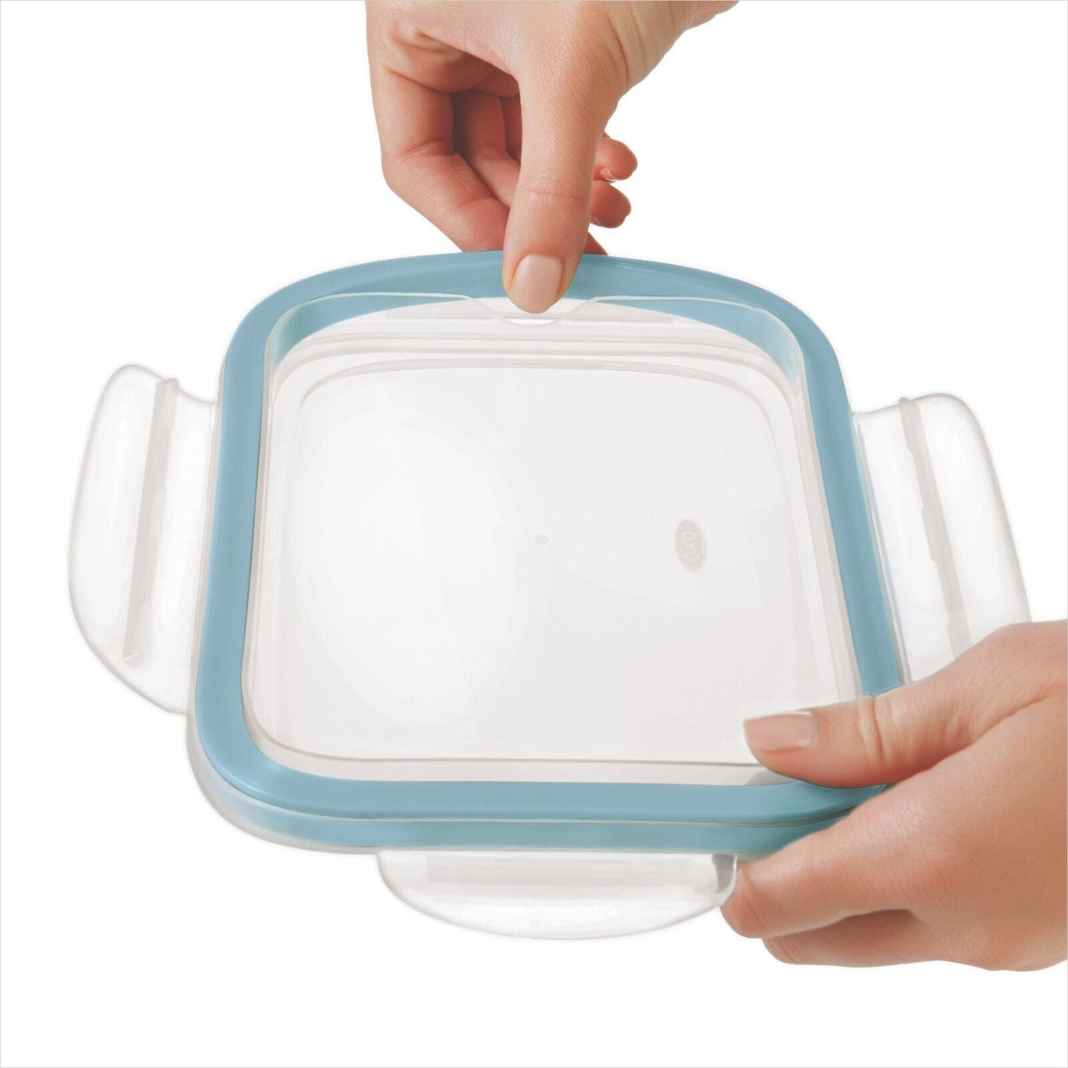 smart-seal-8-cup-glass-rectangle-container-arctic-blue-e4 oxo_smartseal_rectangle-glass-arctic_pdp_05.jpeg