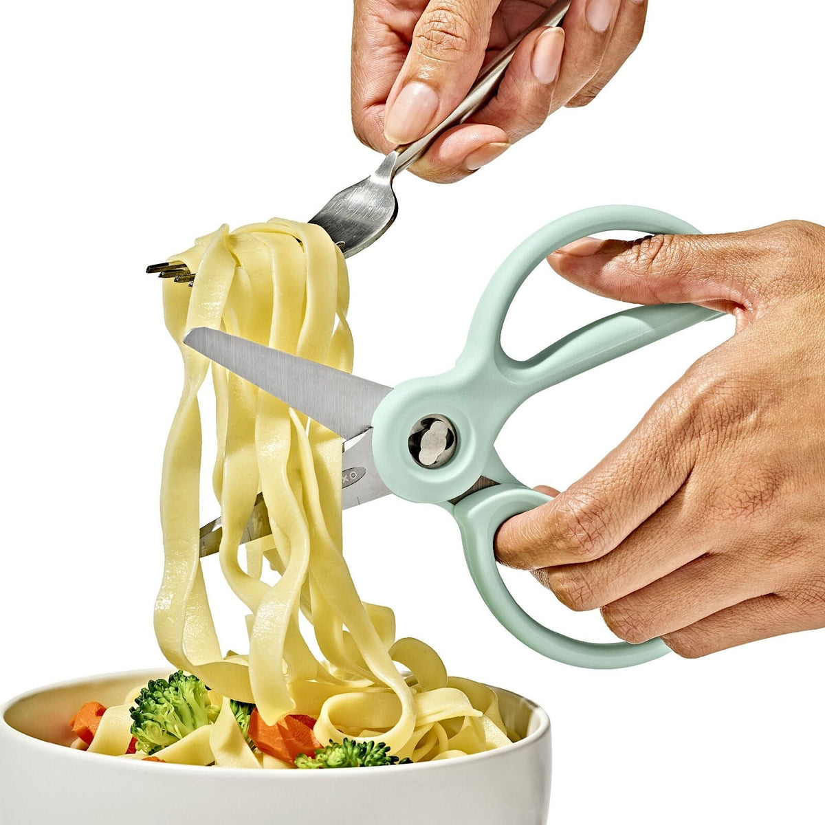 on-the-go-food-scissors-with-case-r4 tot_61176600_baby-food-scissors-opal_pdp_01.jpeg