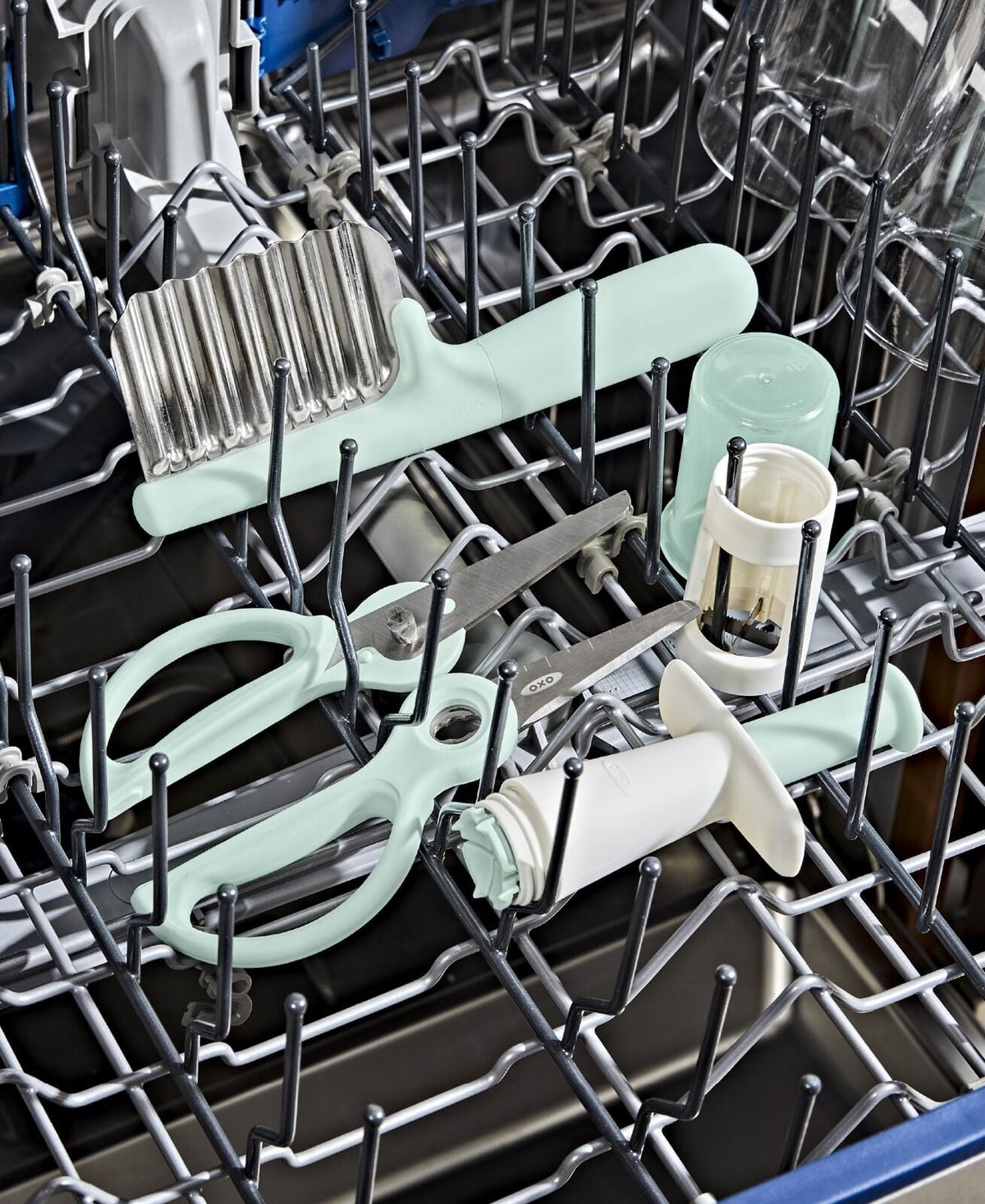 on-the-go-food-scissors-with-case-r4 tot_61176600_baby-food-scissors-opal_pdp_macys_04.jpeg