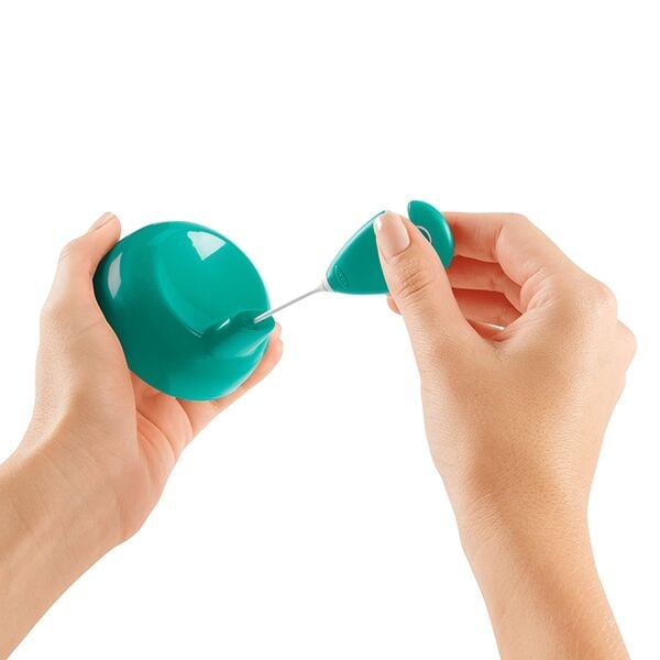 cleaning-set-for-straw-and-sippy-cups-l5 tot_62123100_4a.jpg