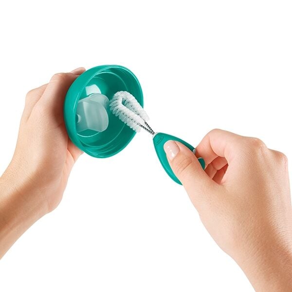 cleaning-set-for-straw-and-sippy-cups-l5 tot_62123100_4b.jpg