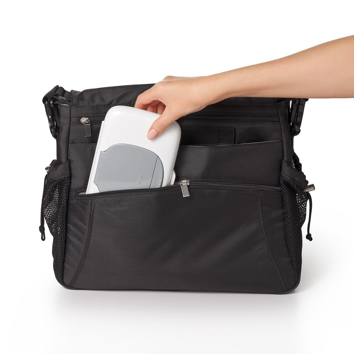 on-the-go-wipes-dispenser-gray-l7 tot_63101700_4b_-_rgb.jpg