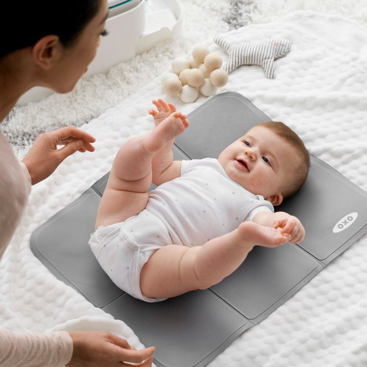 diaper-caddy-with-changing-mat-r8 tot_63135900_9a.jpg