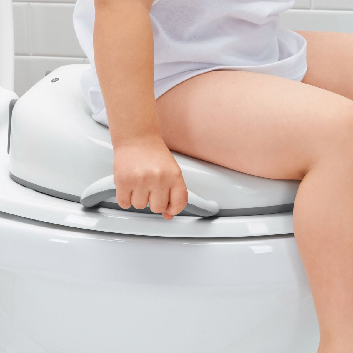 sit-right-potty-seat-gray-m5 tot_6315900_sitrightpottygray_pdp_04.jpg