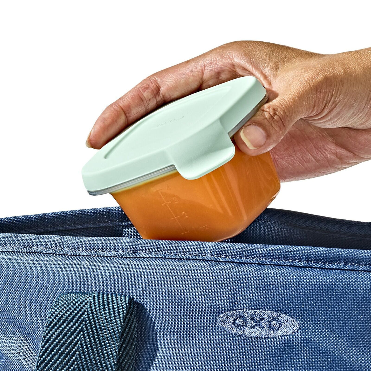 silicone-baby-blocks-food-storage-containers-4-oz-opal-c8 tot_silicone-baby-blocks-4oz_opal_pdp_04_1.jpeg
