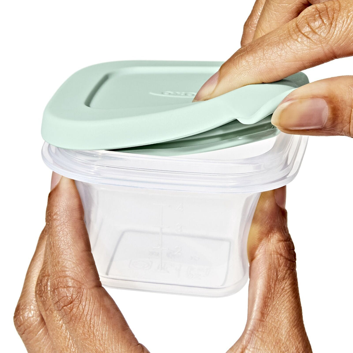 silicone-baby-blocks-food-storage-containers-4-oz-opal-c8 tot_silicone-baby-blocks-4oz_opal_pdp_06_1.jpeg